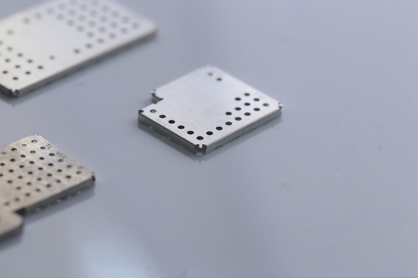 【洋白銅】屏蔽罩的原理、主要元件組成、材料組成、特點應用